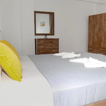 La Beachfront Luxury Living Apartment