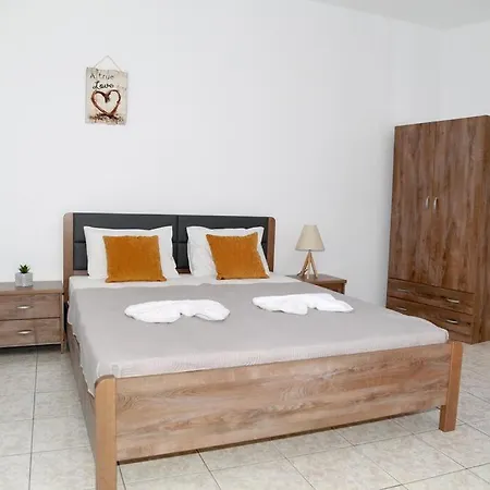 La Beachfront Luxury Living Flogita