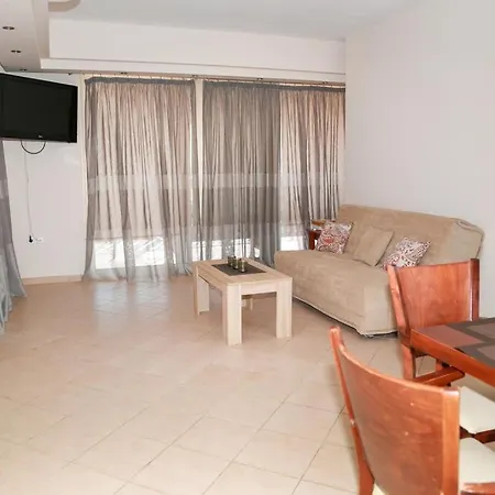 La Beachfront Luxury Living Apartment Flogita