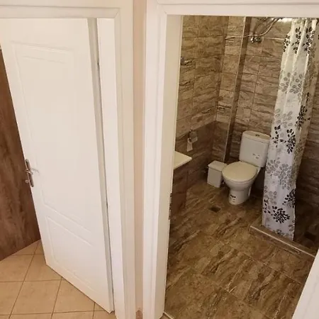 La Beachfront Luxury Living Apartment Flogita