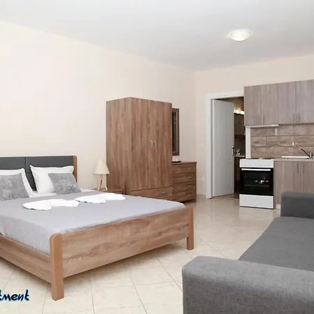 Apartment La Beachfront Luxury Living Flogita