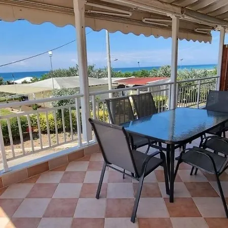 La Beachfront Luxury Living